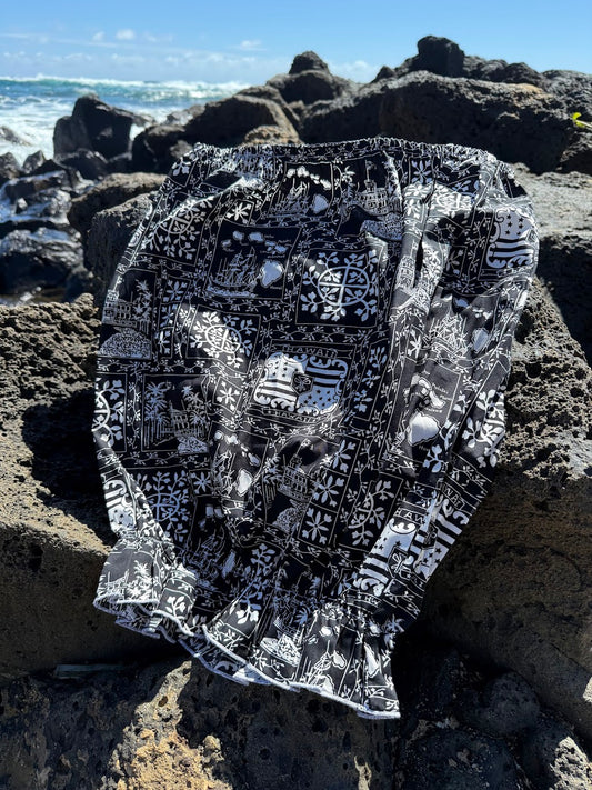 Culture Girl Mom Fit top in black Merrie Monarch print